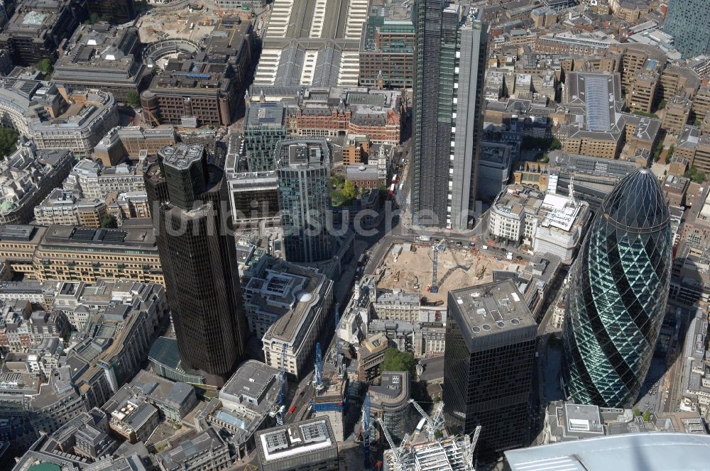 London aus der Vogelperspektive: Blick auf das Hochhaus Tower 42 in London