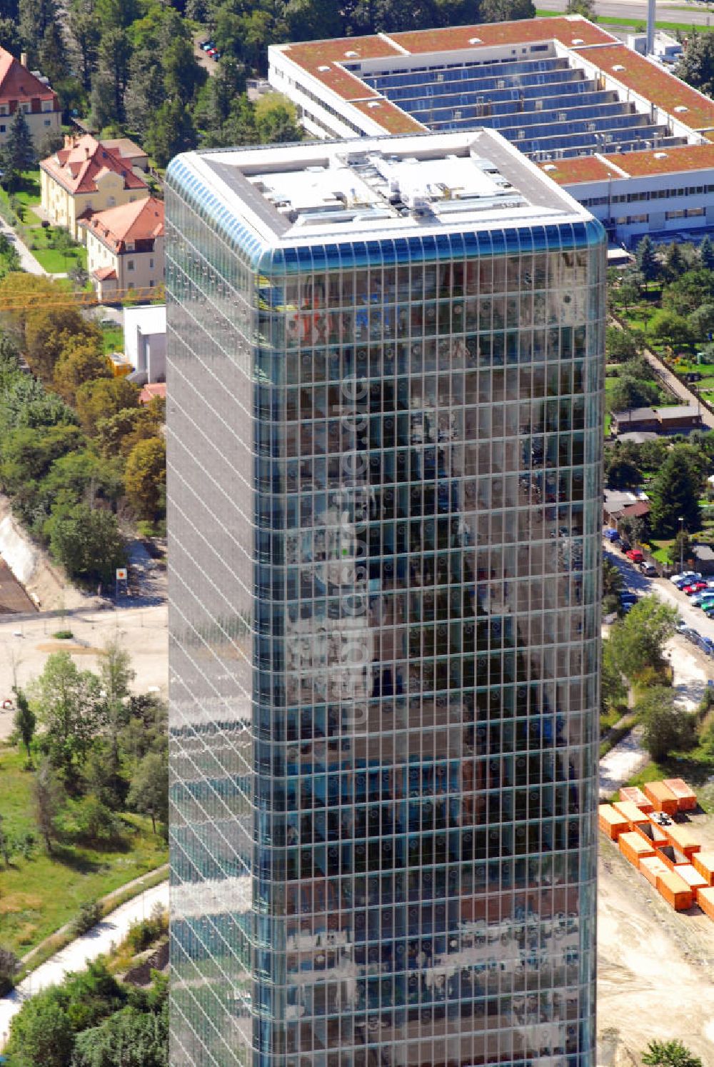 München aus der Vogelperspektive: Blick auf das Hochhaus Uptown in München