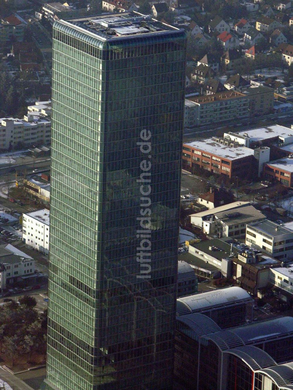 München von oben - Blick auf das Hochhaus Uptown München am Georg-Brauchle-Ring