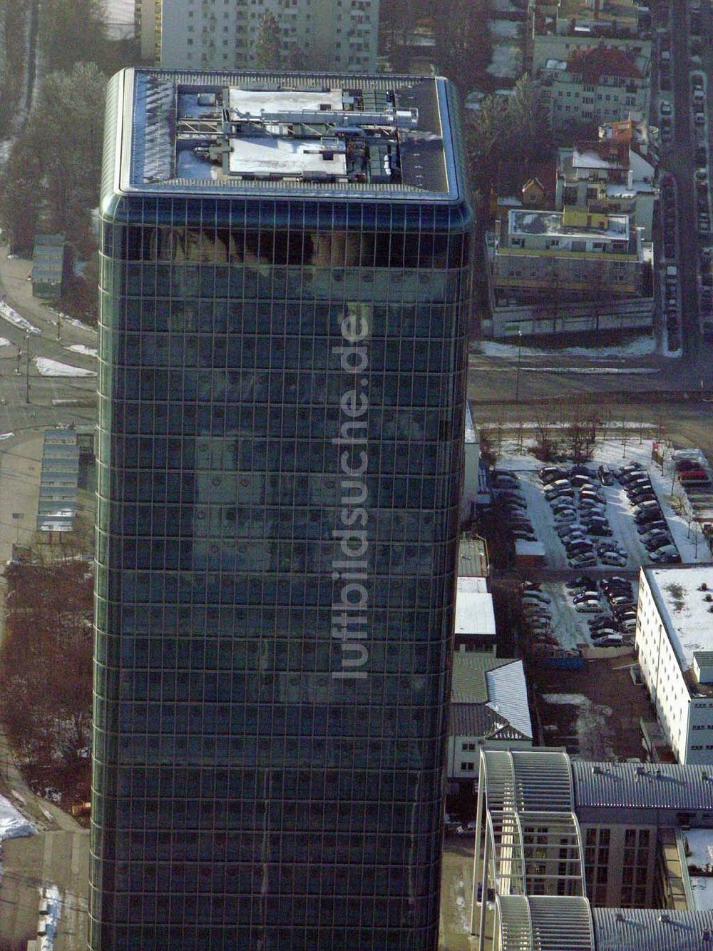 München aus der Vogelperspektive: Blick auf das Hochhaus Uptown München am Georg-Brauchle-Ring