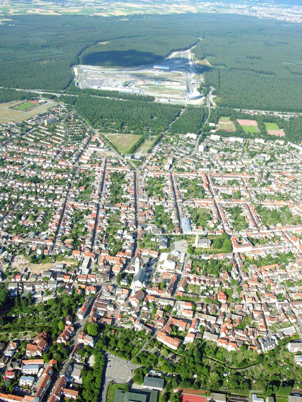 Hockenheim / Baden-Württemberg von oben - Blick auf Hockenheimring und im Hintergrund der Hockenheimring.