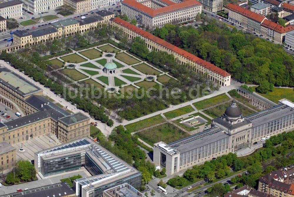 Luftaufnahme München - Blick auf den Hofgarten, die Münchner Residenz und die Bayerische Staatskanzlei in München