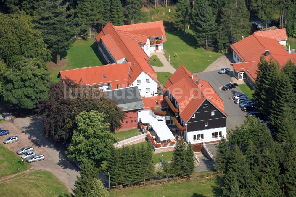 Friedrichroda aus der Vogelperspektive: Blick auf ein Hotel und Berggasthof im Thüringer Wald bei Friedrichroda