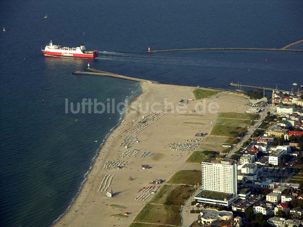 Rostock - Warnemünde aus der Vogelperspektive: Blick auf das Hotel NEPTUN am Strand von Warnemünde