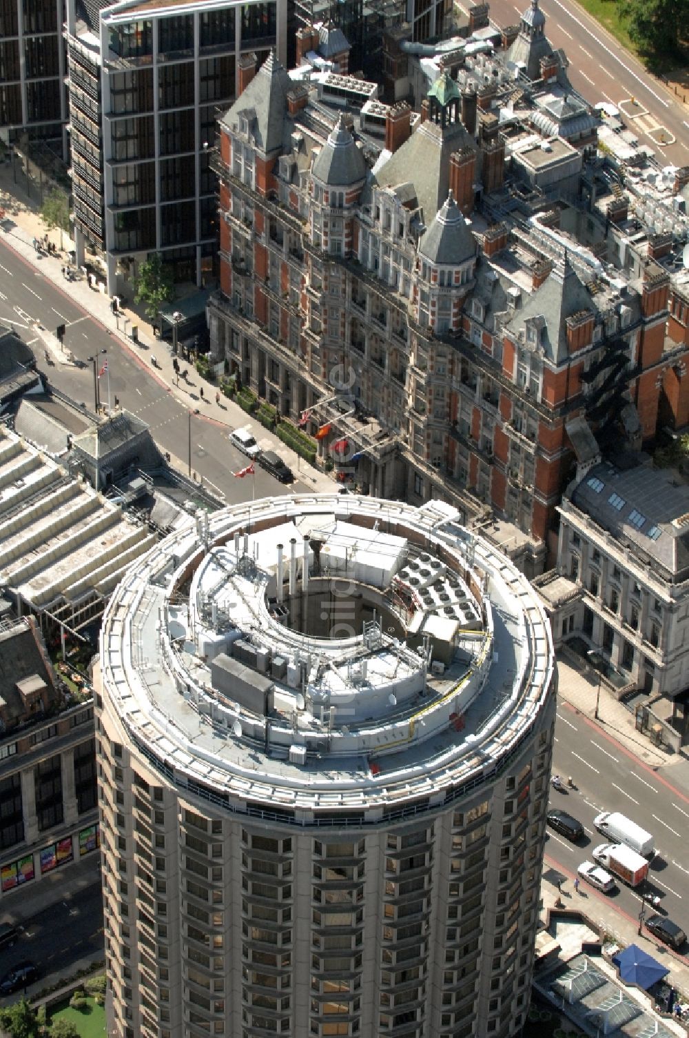 Luftbild London - Blick auf das Hotel Sheraton Park Tower in London