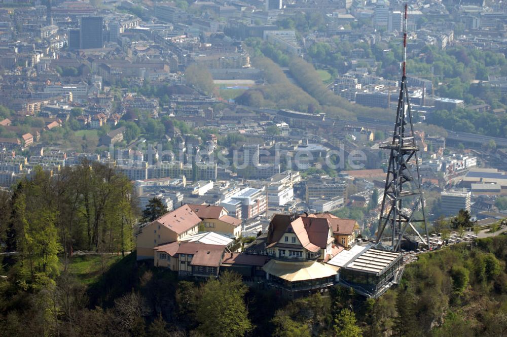 ZÜRICH aus der Vogelperspektive: Blick auf das Hotel Uto Kulm mit Aussichtsturm auf dem Uetliberg in Zürch