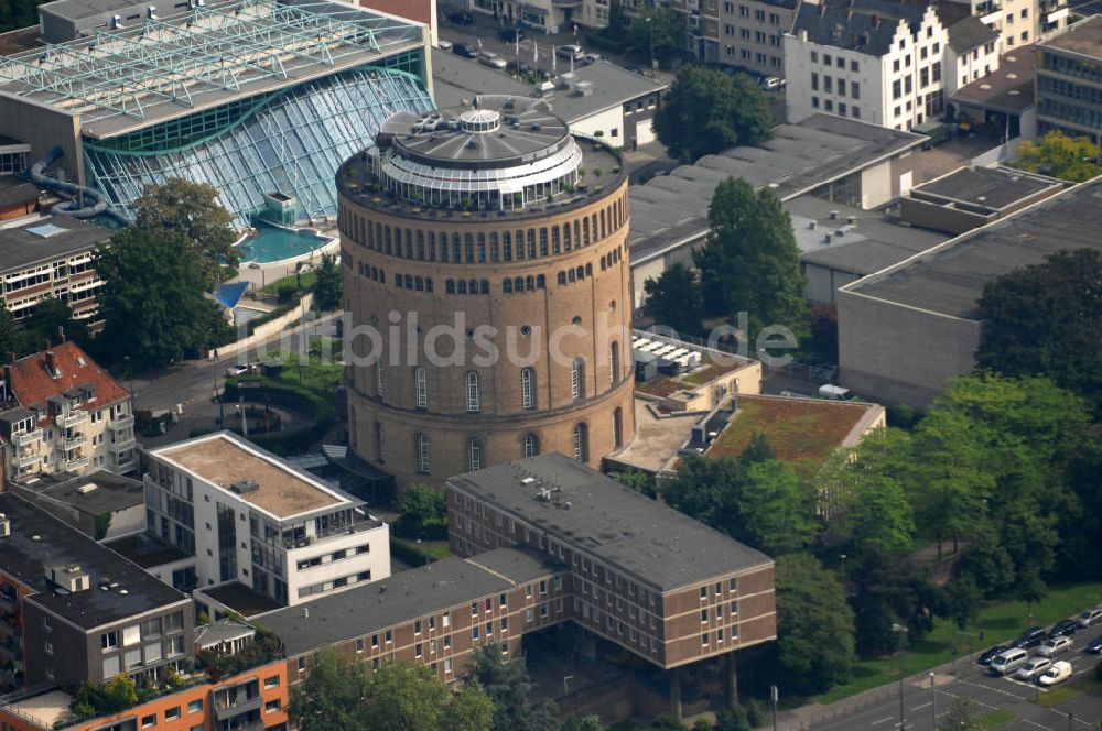 Luftbild KÖLN - Blick auf das Hotel im Wassserturm, dem ehemals größten Wasserturm Europas in Köln.