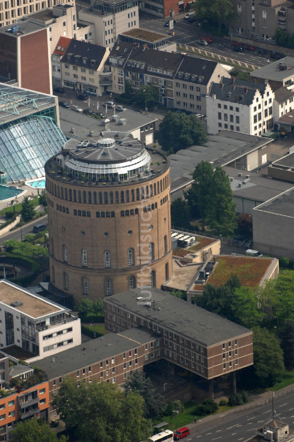 KÖLN von oben - Blick auf das Hotel im Wassserturm, dem ehemals größten Wasserturm Europas in Köln.