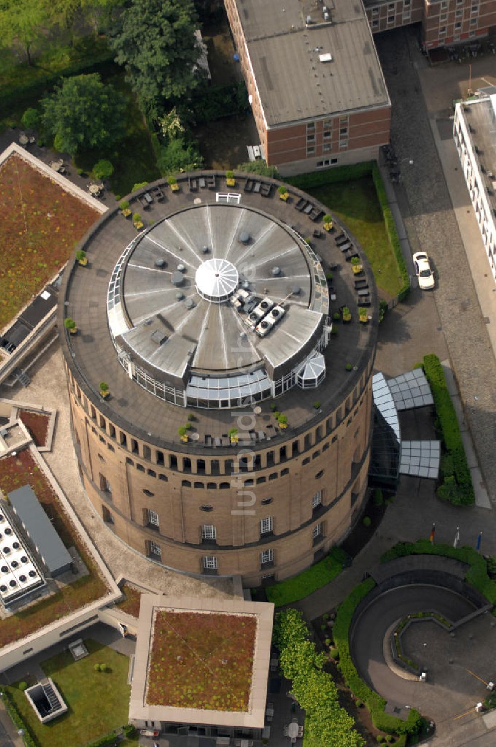 KÖLN von oben - Blick auf das Hotel im Wassserturm, dem ehemals größten Wasserturm Europas in Köln.