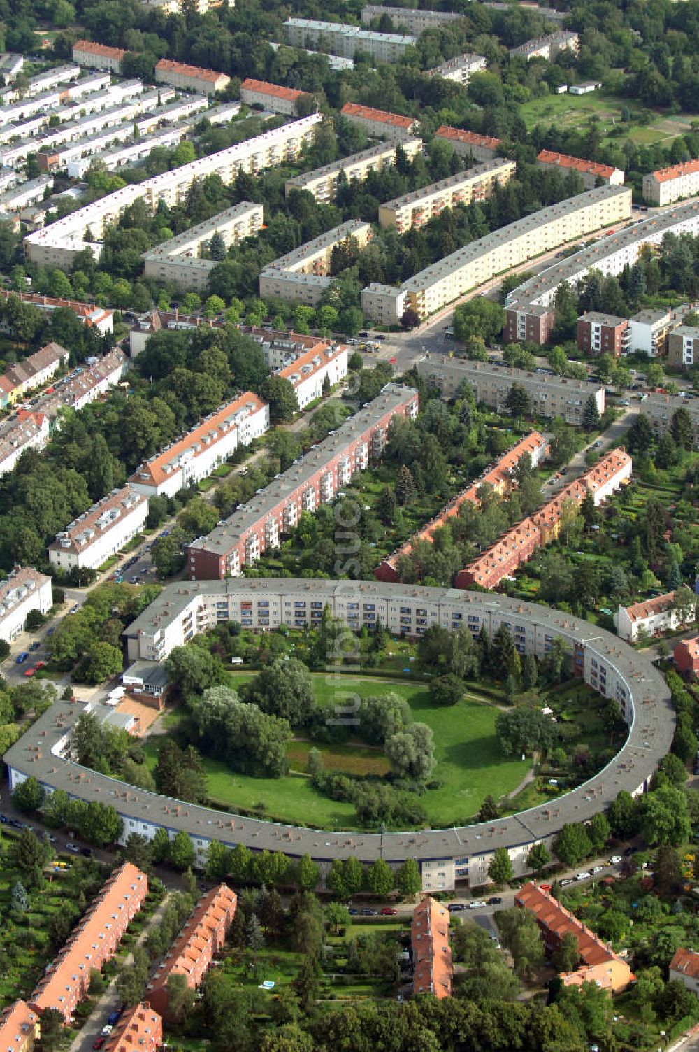 Berlin aus der Vogelperspektive: Blick auf die Hufeisensiedlung in Britz