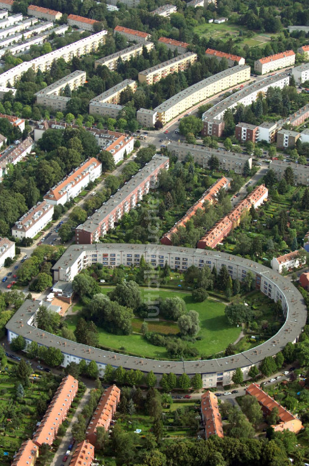 Berlin aus der Vogelperspektive: Blick auf die Hufeisensiedlung in Britz