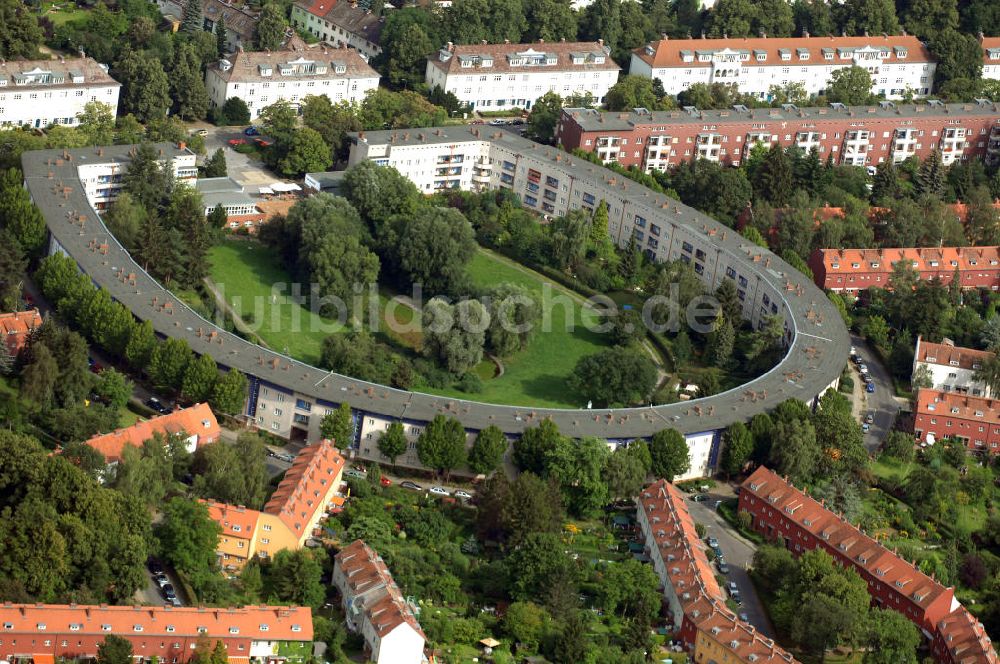 Luftbild Berlin - Blick auf die Hufeisensiedlung in Britz