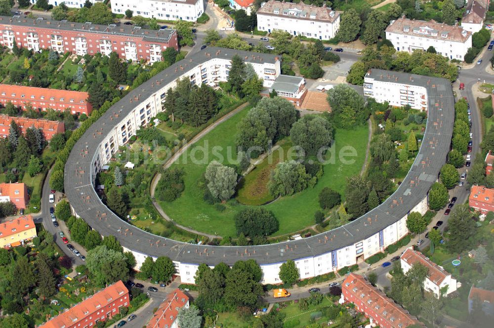 Berlin von oben - Blick auf die Hufeisensiedlung in Britz