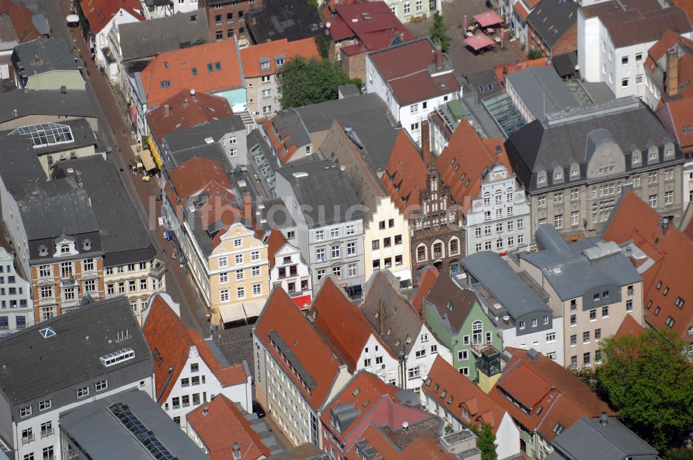 Luftbild Rostock - Blick auf Häuserzeile der Kröpeliner Straße Rostock