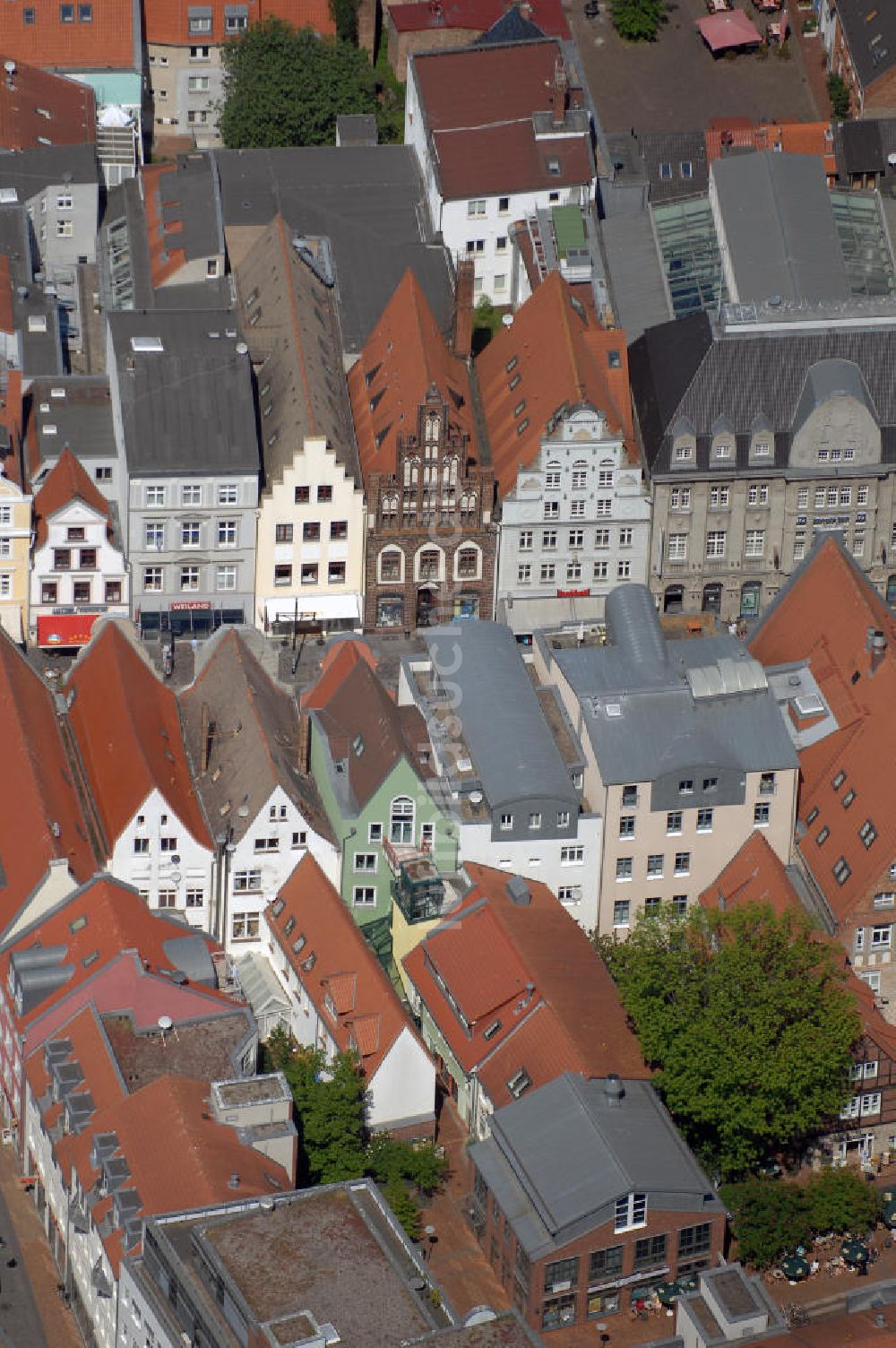 Luftaufnahme Rostock - Blick auf Häuserzeile der Kröpeliner Straße Rostock