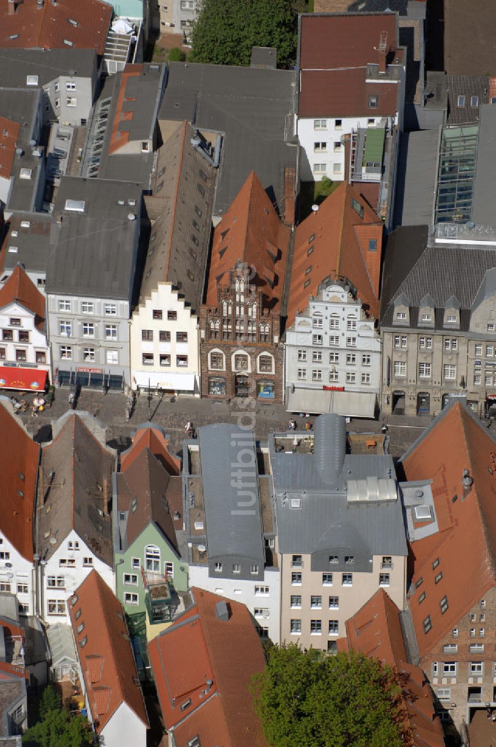 Rostock aus der Vogelperspektive: Blick auf Häuserzeile der Kröpeliner Straße Rostock