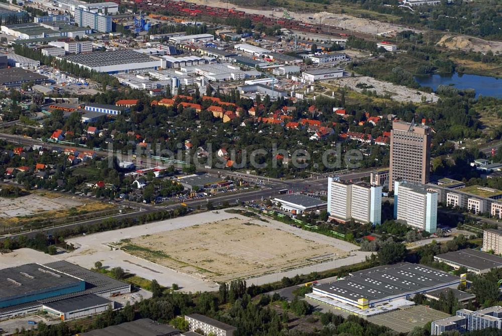 Berlin-Hohenschönhausen aus der Vogelperspektive: Blick auf die IKEA-Baufläche an der Landsberger Allee in Berlin Hohenschönhausen.