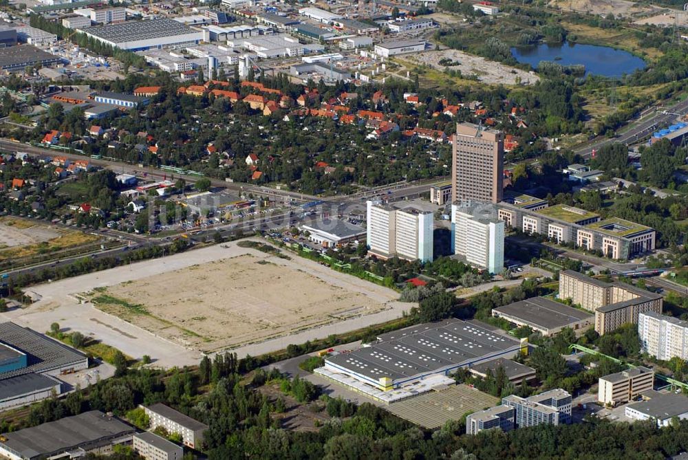 Luftbild Berlin-Hohenschönhausen - Blick auf die IKEA-Baufläche an der Landsberger Allee in Berlin Hohenschönhausen.