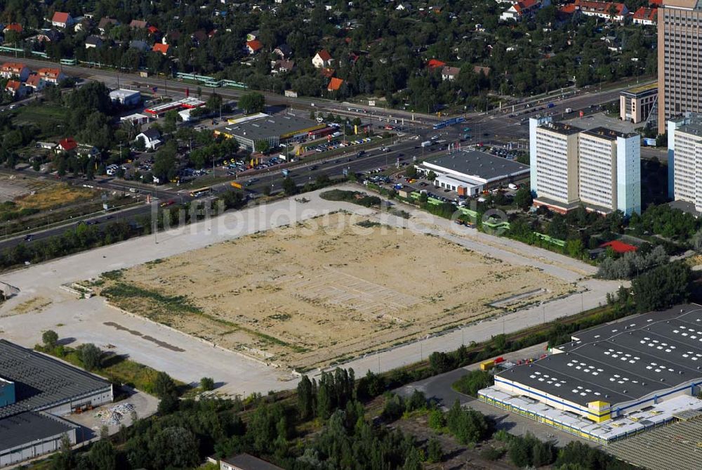 Luftaufnahme Berlin-Hohenschönhausen - Blick auf die IKEA-Baufläche an der Landsberger Allee in Berlin Hohenschönhausen.