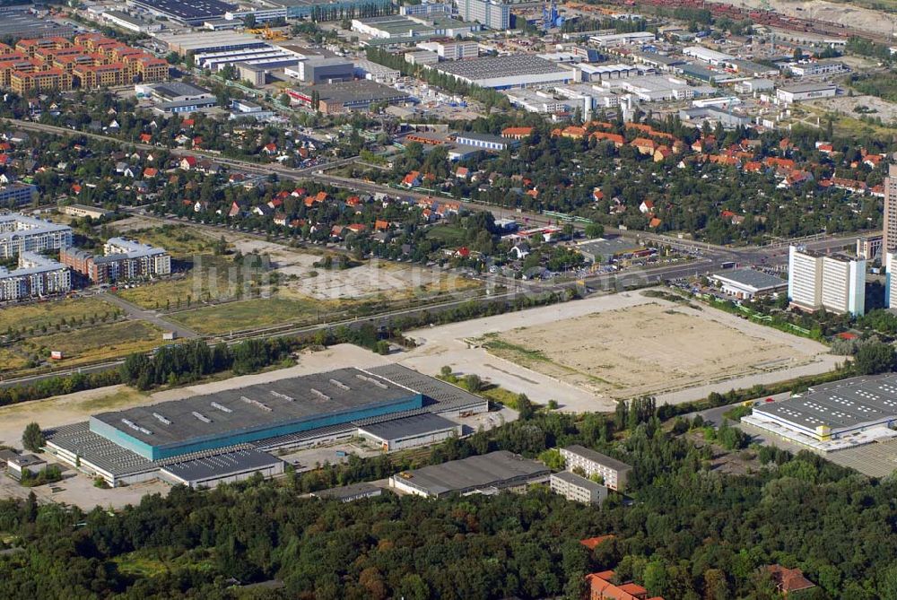 Berlin-Hohenschönhausen aus der Vogelperspektive: Blick auf die IKEA-Baufläche an der Landsberger Allee in Berlin Hohenschönhausen.