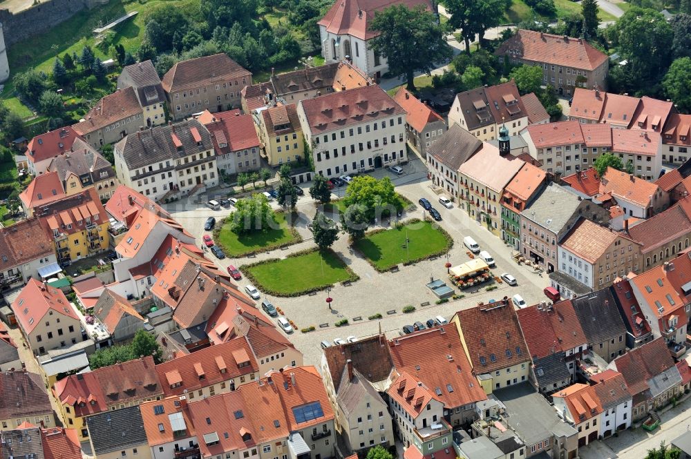 Stolpen von oben - Blick auf die Innenstadt der Kleinstadt Stolpen im Bundesland Sachsen