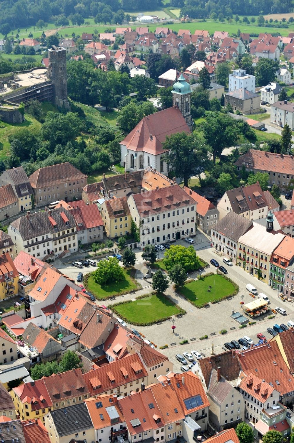 Stolpen aus der Vogelperspektive: Blick auf die Innenstadt der Kleinstadt Stolpen im Bundesland Sachsen