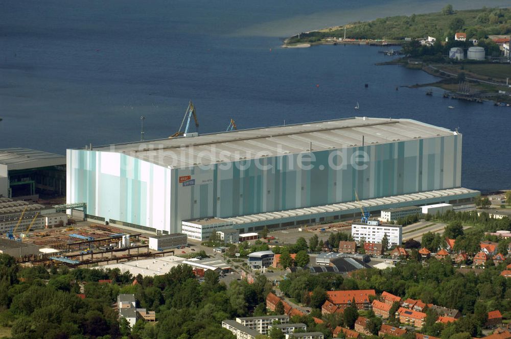 Luftaufnahme Wismar - Blick auf die inzwischen geschlossene Wadan-Werft in Wismar - ehemals MTW