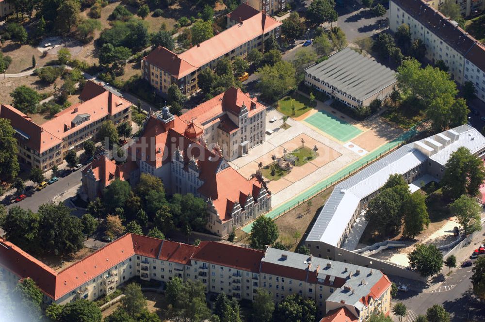 Berlin aus der Vogelperspektive: Blick auf die Isaac-Newton-Oberschule in Berlin - Köpenick