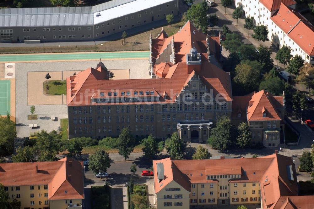 Berlin aus der Vogelperspektive: Blick auf die Isaac-Newton-Oberschule in Berlin - Köpenick