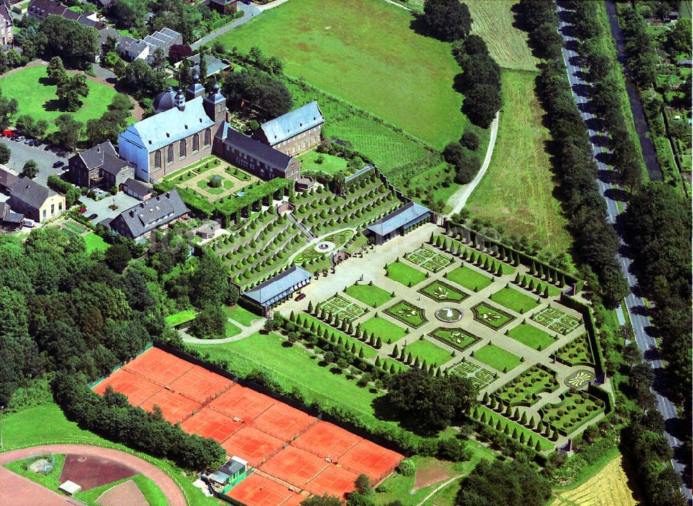 Luftaufnahme Kamp-Lintfort - Blick auf das 875 Jahre alter Zisterzienserkloster Kloster Kamp am Niederrhein