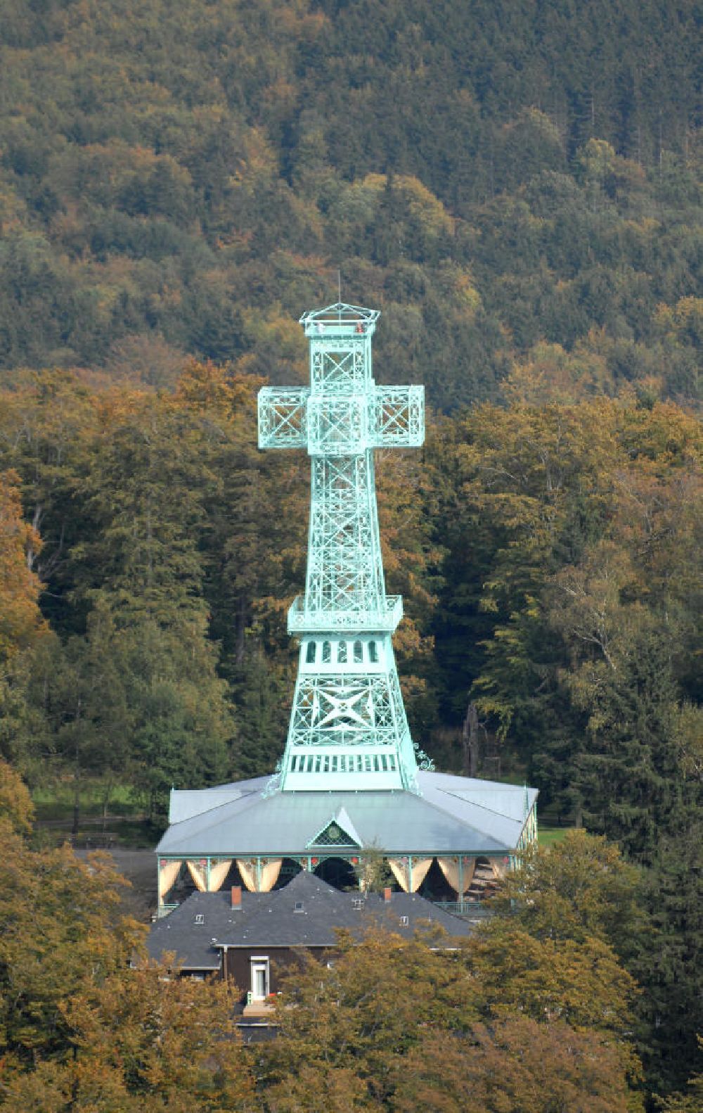 Auerberg aus der Vogelperspektive: Blick auf die Josephhöhe mit Josephkreuz