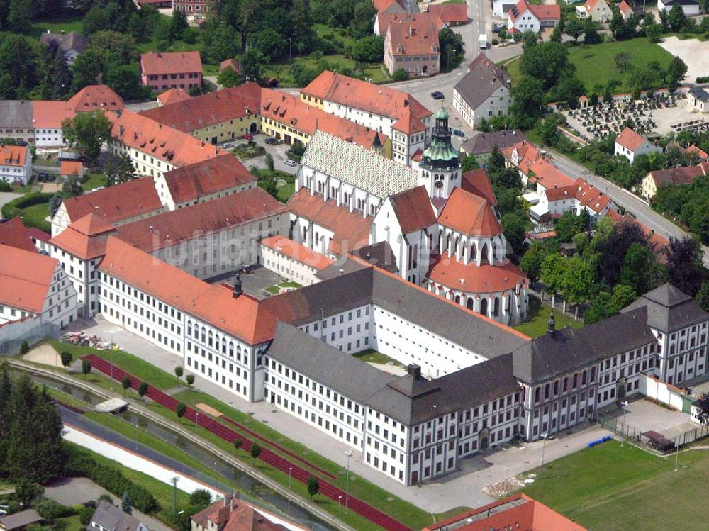 Kaisheim / Bayern aus der Vogelperspektive: Blick auf die Justizvollzugsanstallt Kaisheim/Neuhof.