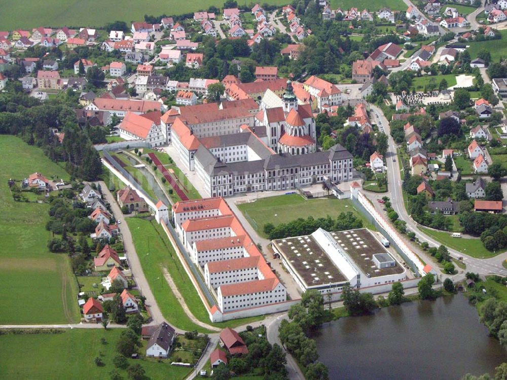 Luftaufnahme Kaisheim / Bayern - Blick auf die Justizvollzugsanstallt Kaisheim/Neuhof.