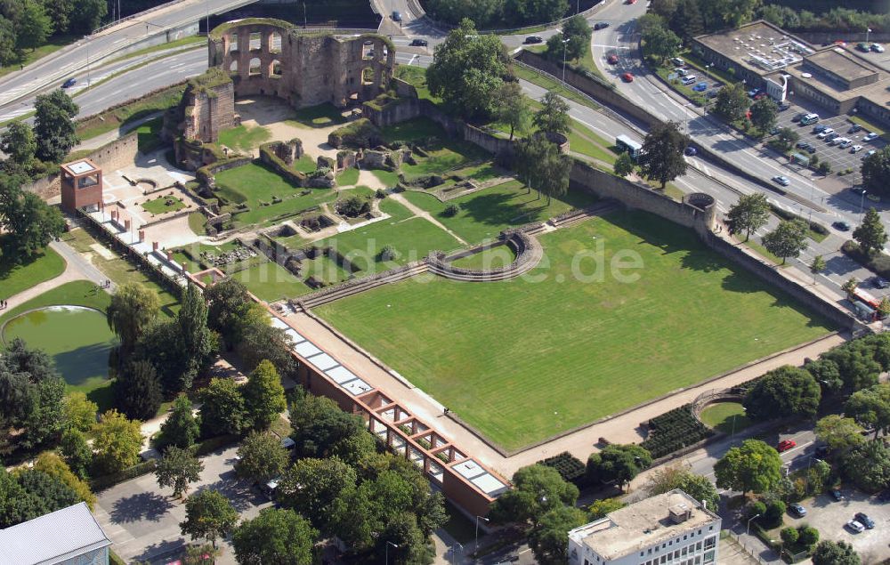 Trier aus der Vogelperspektive: Blick auf die Kaiserthermen in Trier