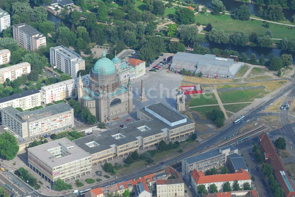 Potsdam von oben - Blick auf von Karl Friedrich Schinkel entworfene, eingerüstete Nikolaikirche am Alten Markt in Potsdam