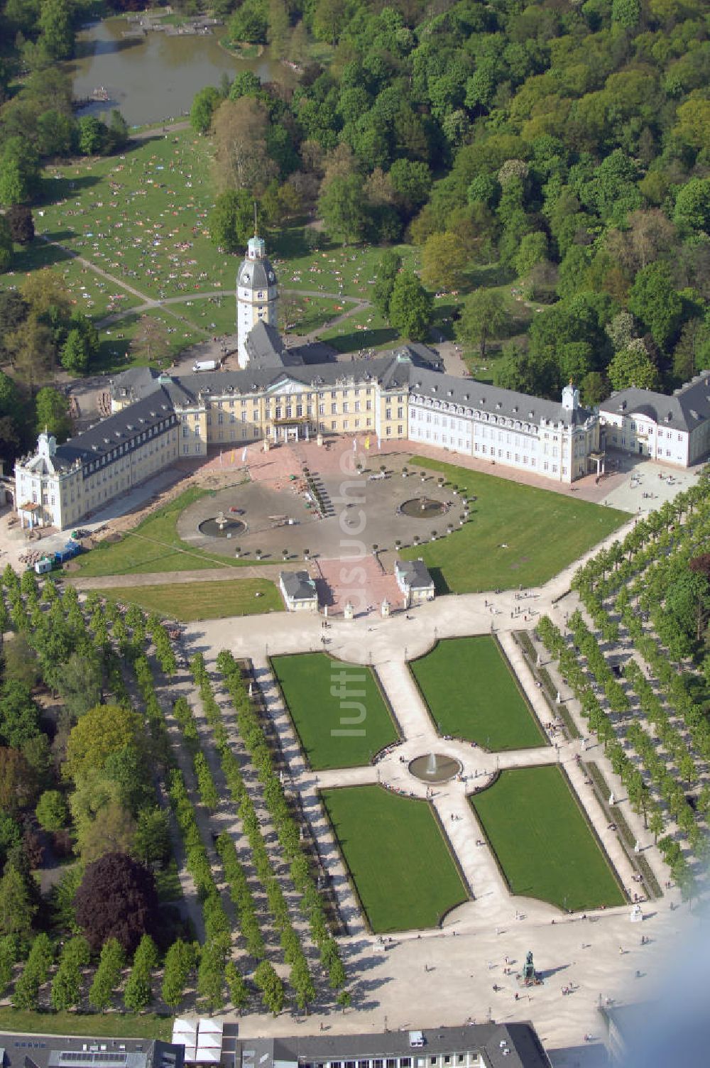 KARLSRUHE aus der Vogelperspektive: Blick auf das Karlsruher Schloss