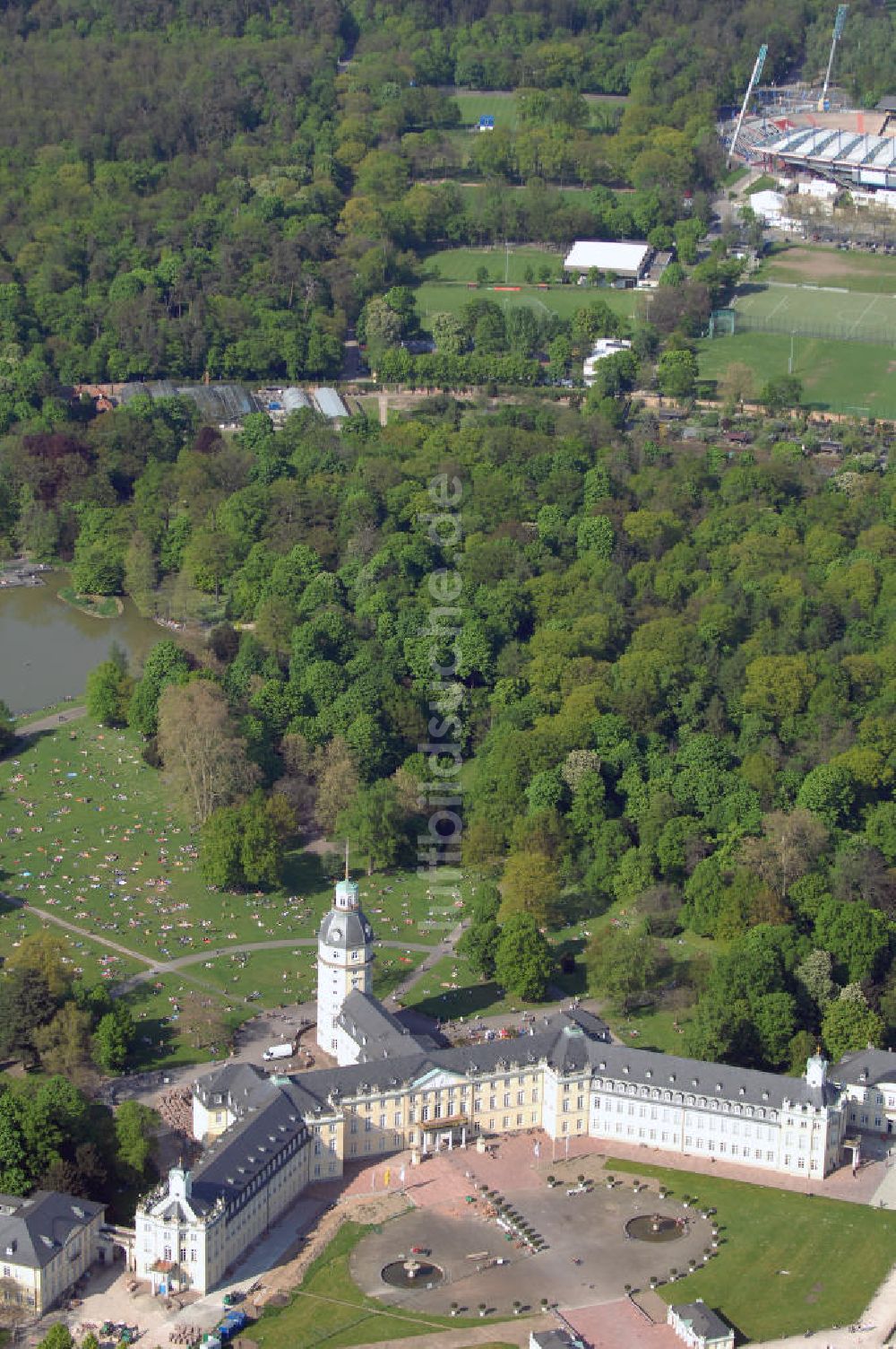 Luftbild KARLSRUHE - Blick auf das Karlsruher Schloss