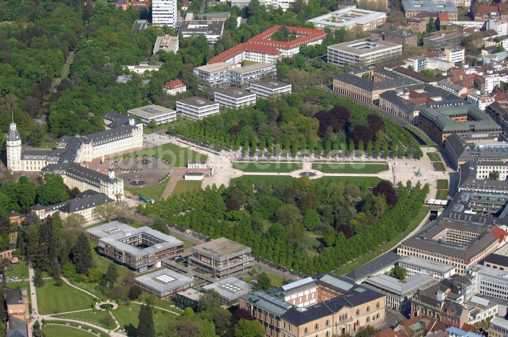 KARLSRUHE aus der Vogelperspektive: Blick auf das Karlsruher Schloss