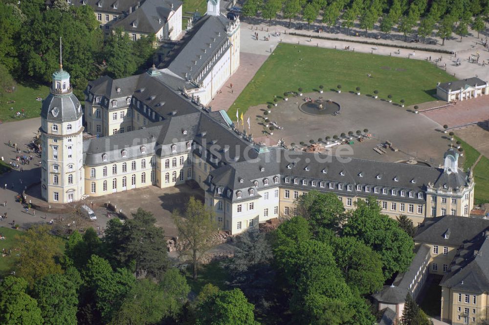 Luftbild KARLSRUHE - Blick auf das Karlsruher Schloss