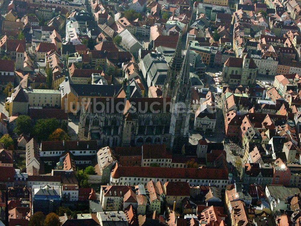 Regensburg ( Bayern ) aus der Vogelperspektive: Blick auf die Kathedrale St. Peter