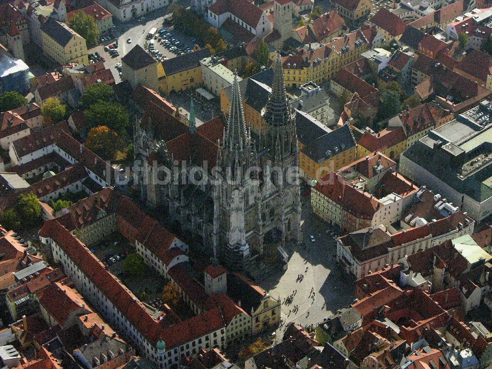 Luftbild Regensburg ( Bayern ) - Blick auf die Kathedrale St. Peter