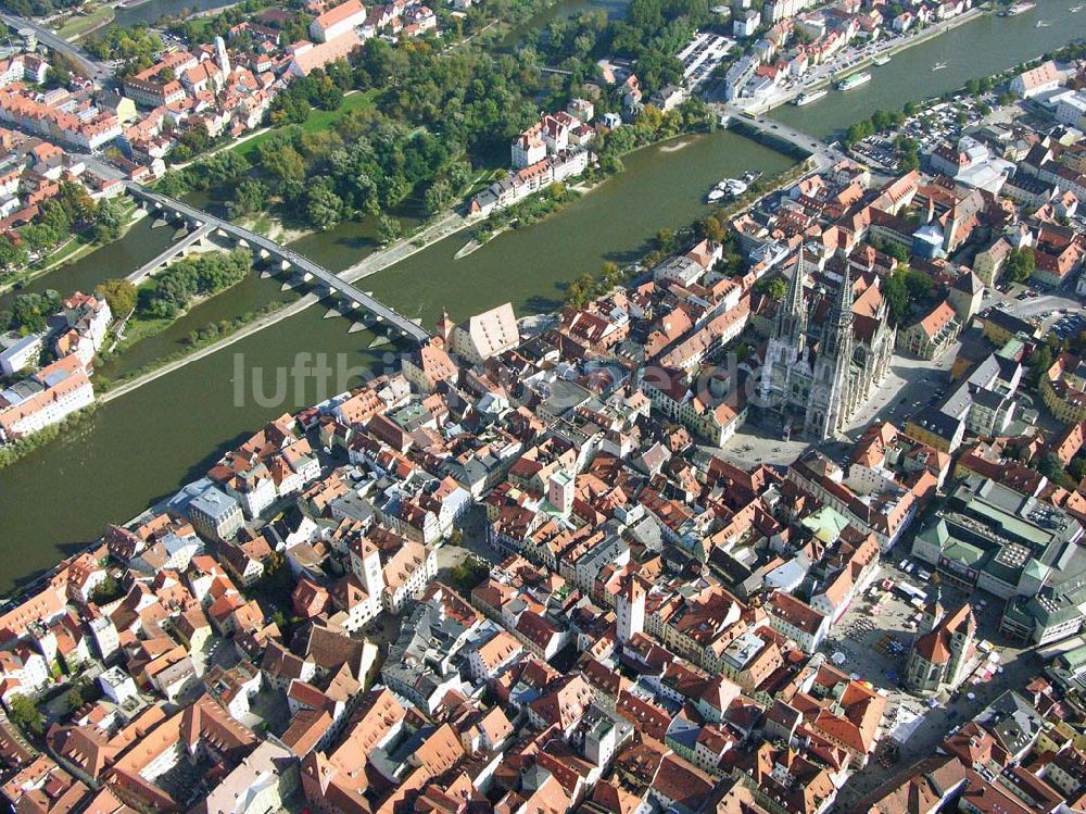 Regensburg ( Bayern ) aus der Vogelperspektive: Blick auf die Kathedrale St. Peter