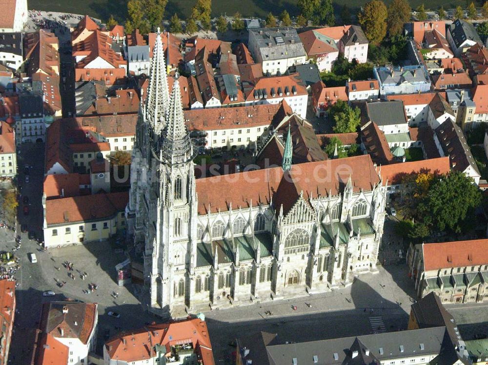 Luftaufnahme Regensburg ( Bayern ) - Blick auf die Kathedrale St. Peter