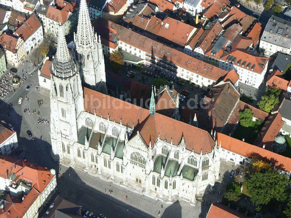 Regensburg ( Bayern ) aus der Vogelperspektive: Blick auf die Kathedrale St. Peter