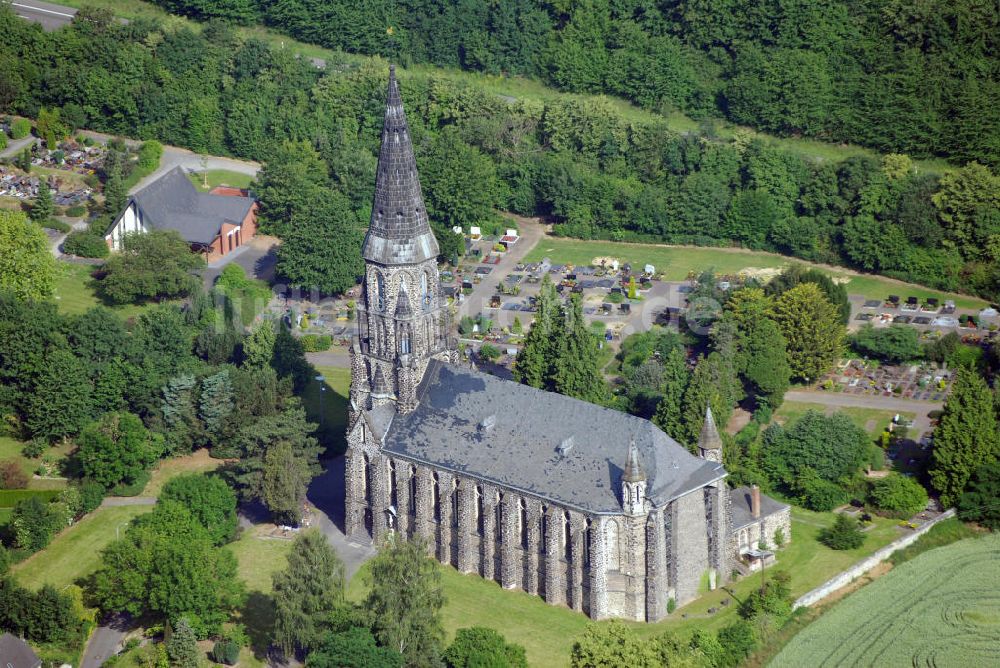 KOBLENZ aus der Vogelperspektive: Blick auf die Katholische Pfarrkirche St. Mauritius mit Friedhof in Koblenz Rübenach