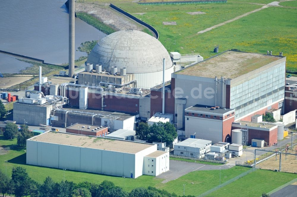 Stade aus der Vogelperspektive: Blick auf das Kernkraftwerk Stade in der gleichnamigen Stadt in dem Bundesland Niedersachsen