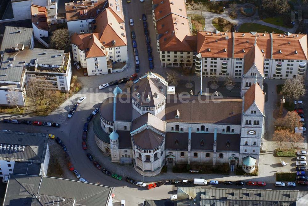 Luftaufnahme München - Blick auf die Kirche St. Benno in München