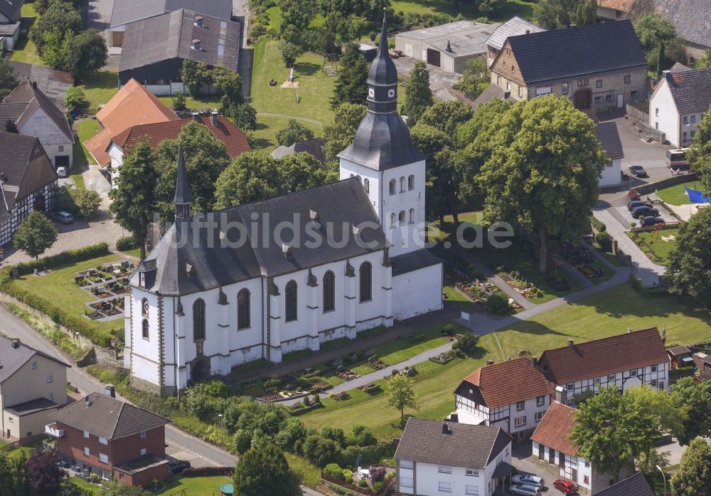 Luftbild Rüthen - Blick auf die Kirche des Ortes Rüthen in Nordrhein-Westfalen