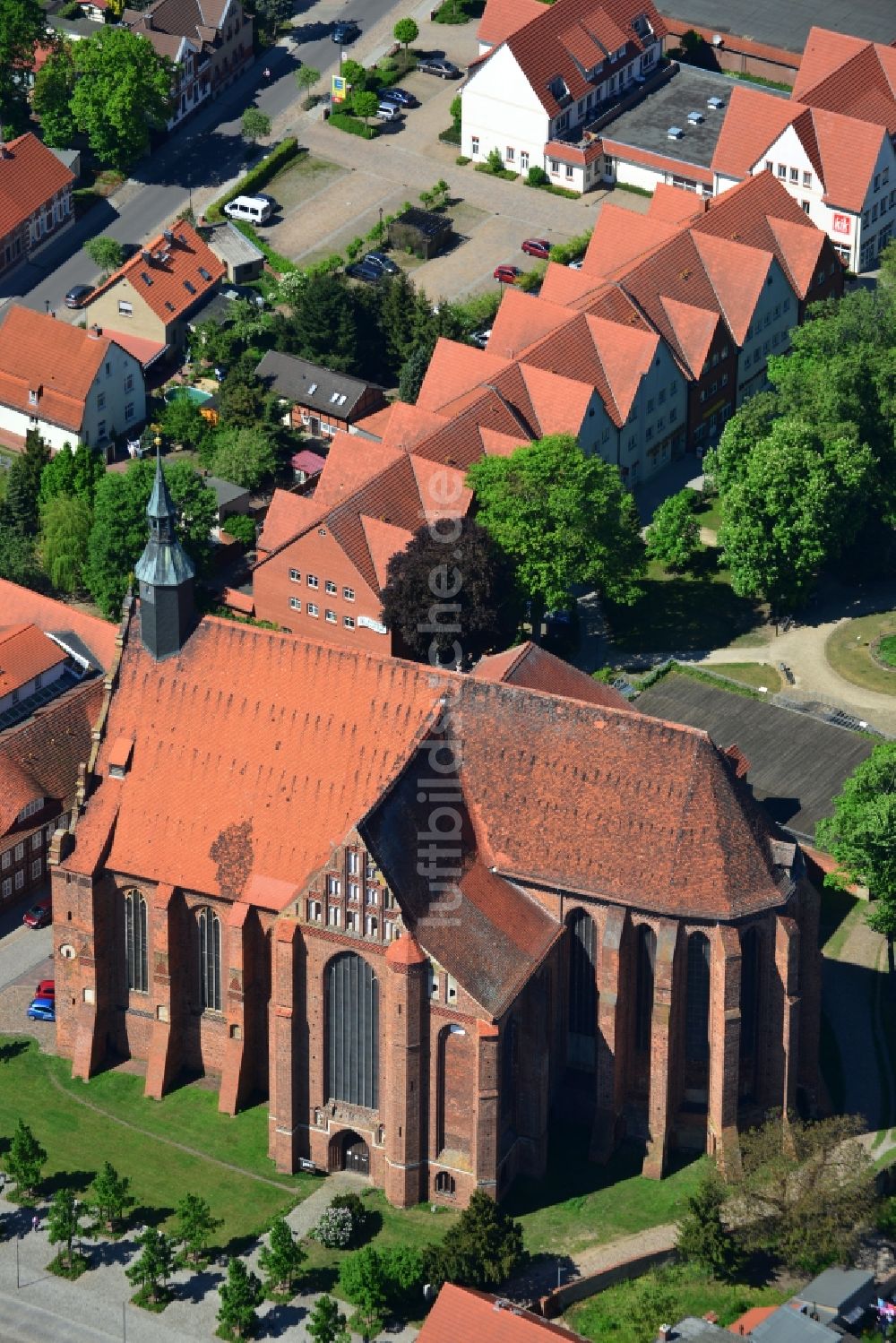 Luftbild Bad Wilsnack - Blick auf die Kirche Wunderblutkirche St. Nikolai in Bad Wilsnack im Bundesland Brandenburg