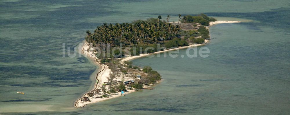 Luftaufnahme Alaminos - Blick auf eine kleine Insel bei Santiago Island